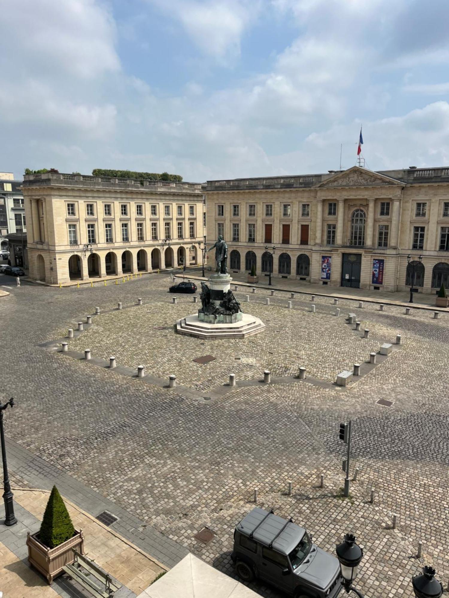 Royal Home, Hypercentre Reims Avec Vue Cathedrale Esterno foto